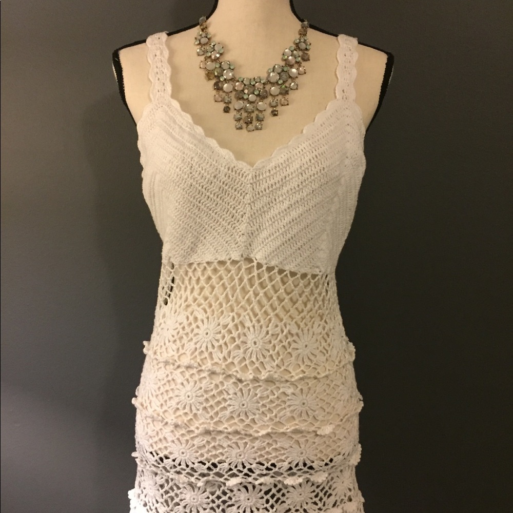 Romeo & Juliet Couture White Crochet Tank Top